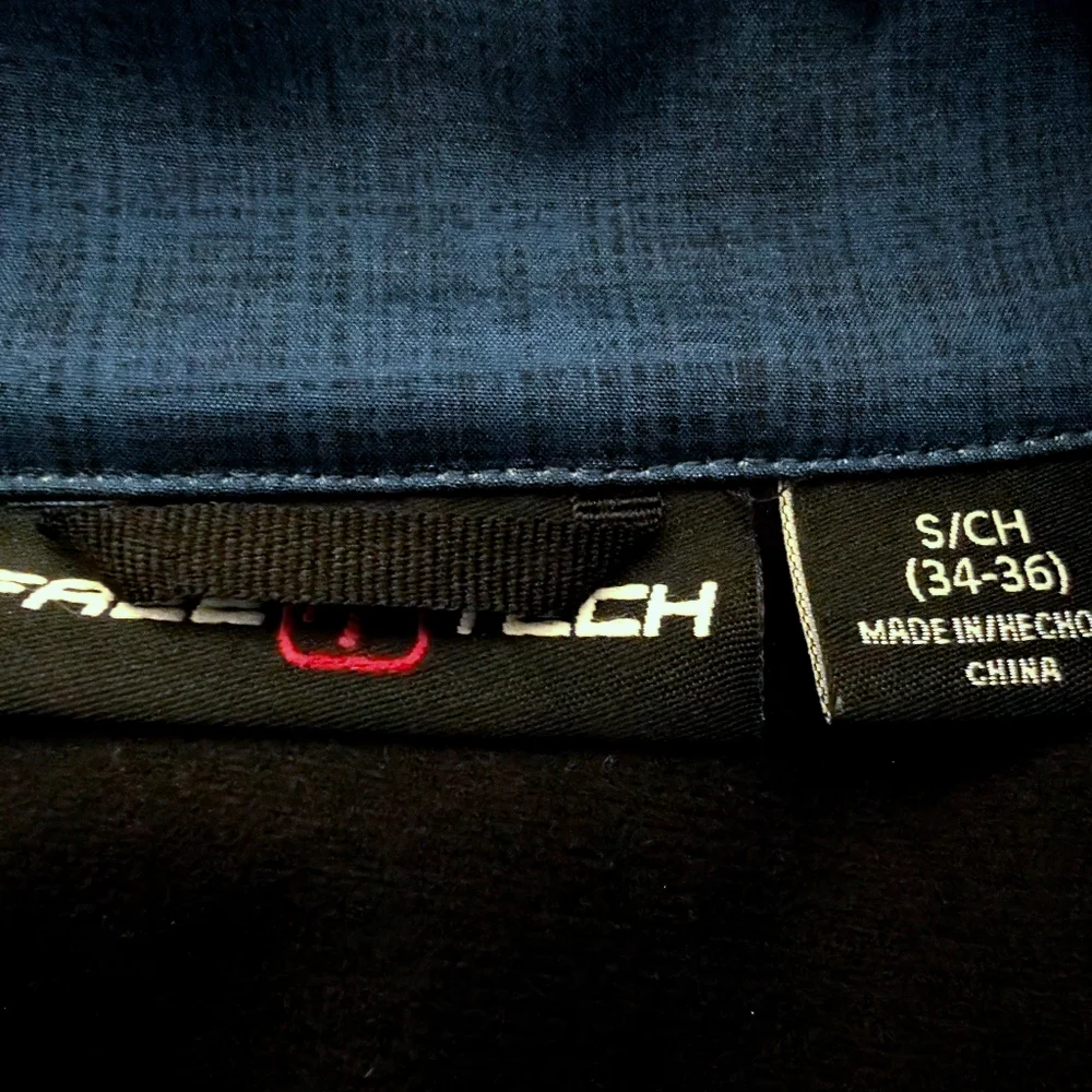 Free Tech jacket - Picture 3 of 3